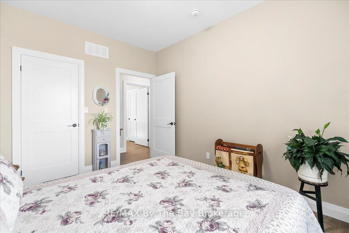 Detached House for sale at 146 Mary Street, Clearview, Ontario, L0M 1G0 - Creemore - MLS: S12778572