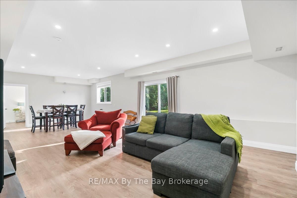 Detached House for sale at 146 Mary Street, Clearview, Ontario, L0M 1G0 - Creemore - MLS: S12778572