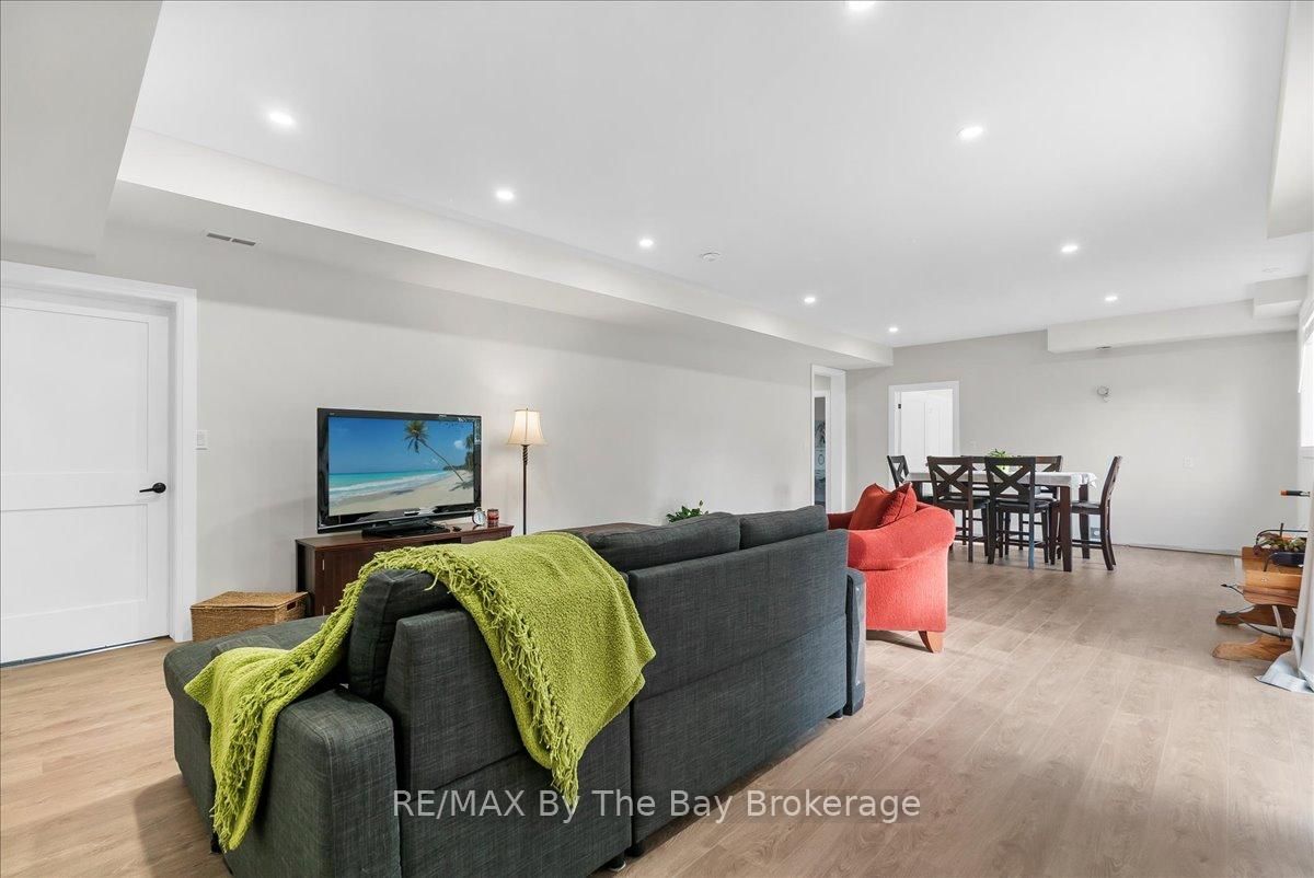 Detached House for sale at 146 Mary Street, Clearview, Ontario, L0M 1G0 - Creemore - MLS: S12778572