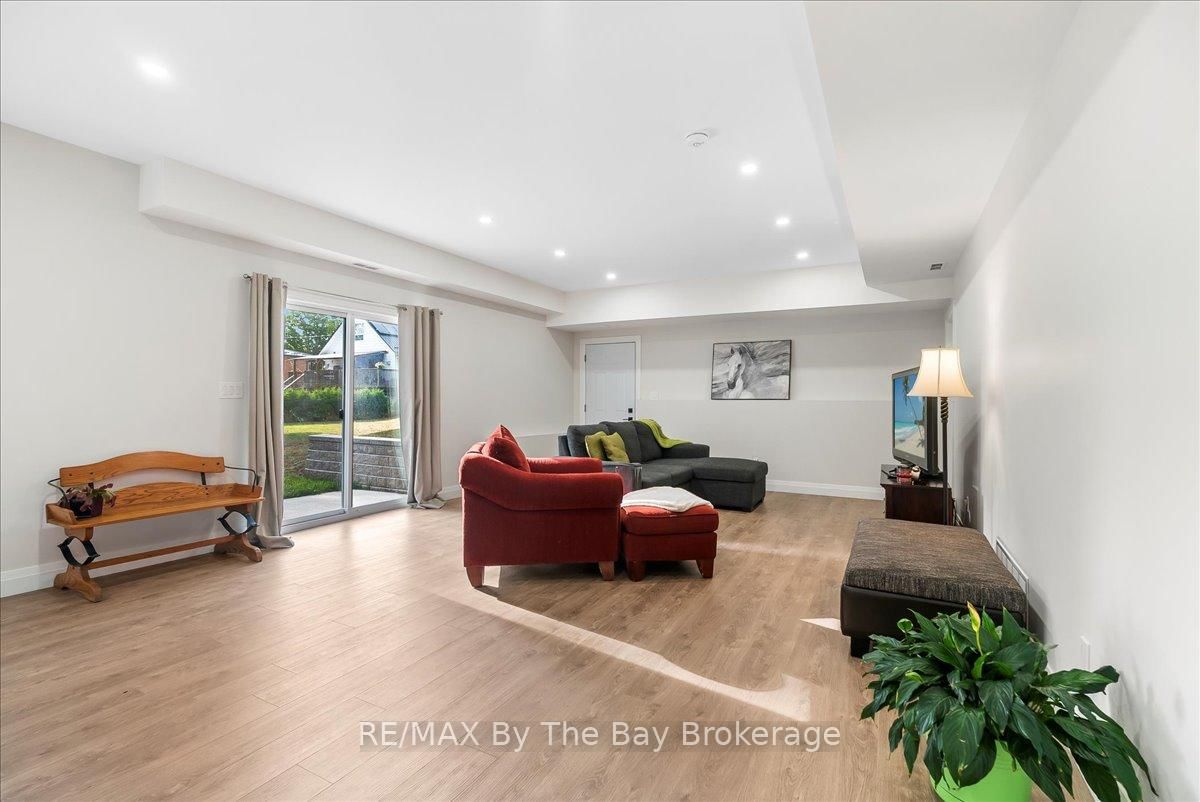 Detached House for sale at 146 Mary Street, Clearview, Ontario, L0M 1G0 - Creemore - MLS: S12778572