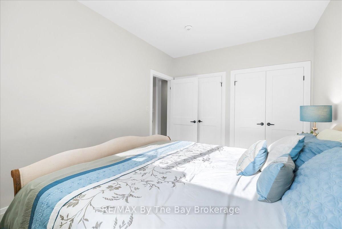 Detached House for sale at 146 Mary Street, Clearview, Ontario, L0M 1G0 - Creemore - MLS: S12778572