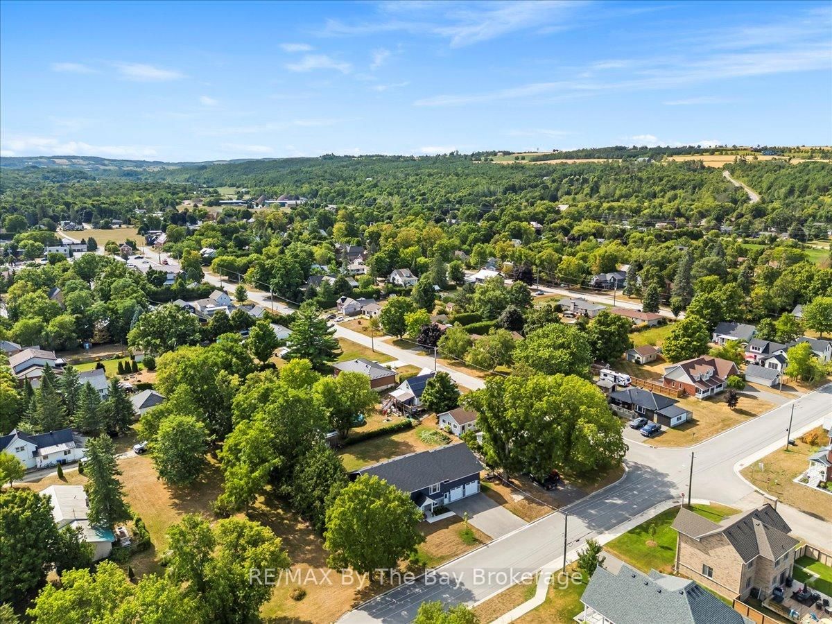 Detached House for sale at 146 Mary Street, Clearview, Ontario, L0M 1G0 - Creemore - MLS: S12778572