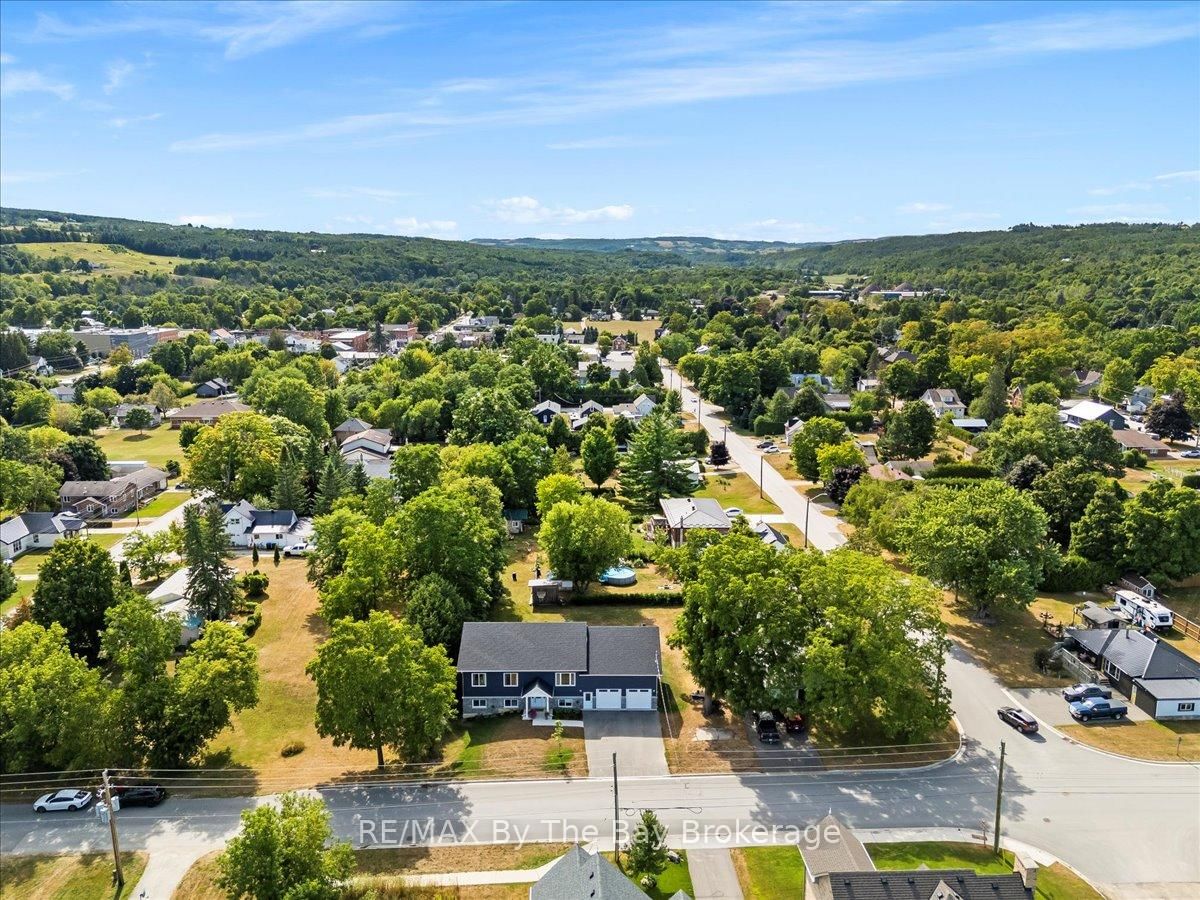 Detached House for sale at 146 Mary Street, Clearview, Ontario, L0M 1G0 - Creemore - MLS: S12778572