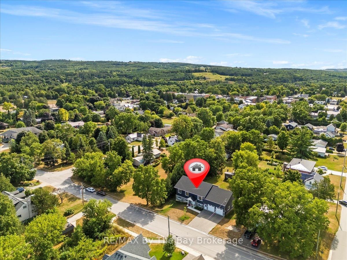 Detached House for sale at 146 Mary Street, Clearview, Ontario, L0M 1G0 - Creemore - MLS: S12778572