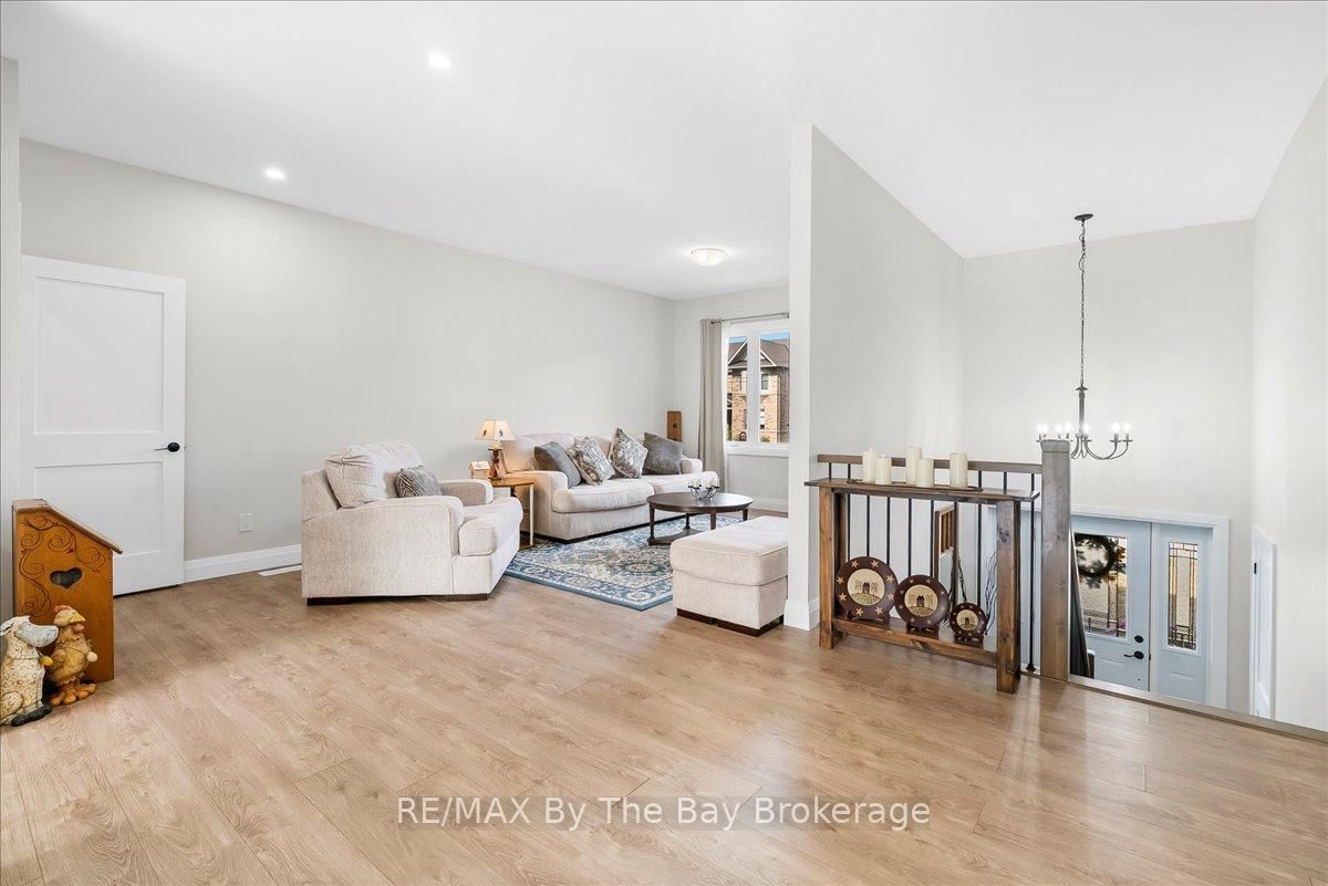 Detached House for sale at 146 Mary Street, Clearview, Ontario, L0M 1G0 - Creemore - MLS: S12778572