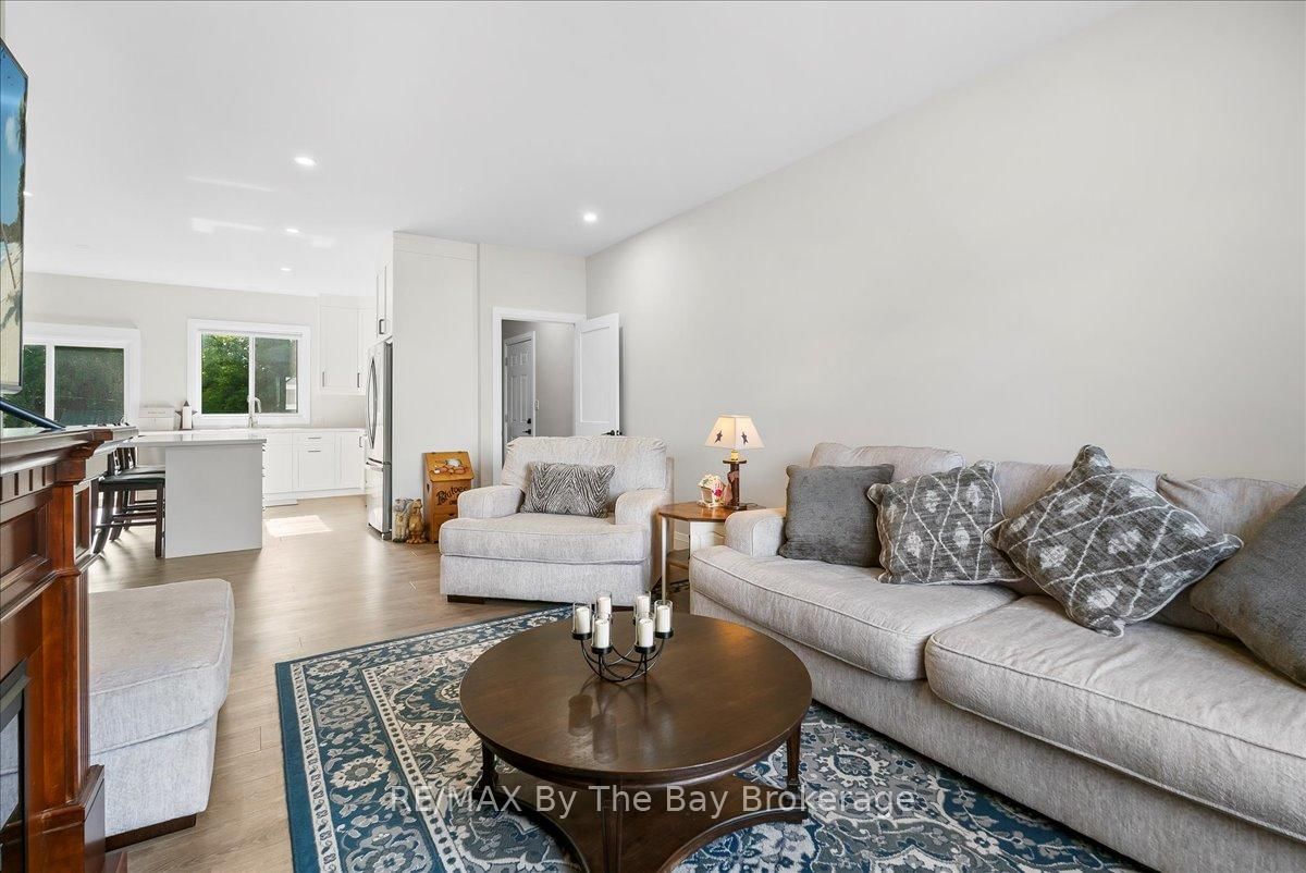 Detached House for sale at 146 Mary Street, Clearview, Ontario, L0M 1G0 - Creemore - MLS: S12778572