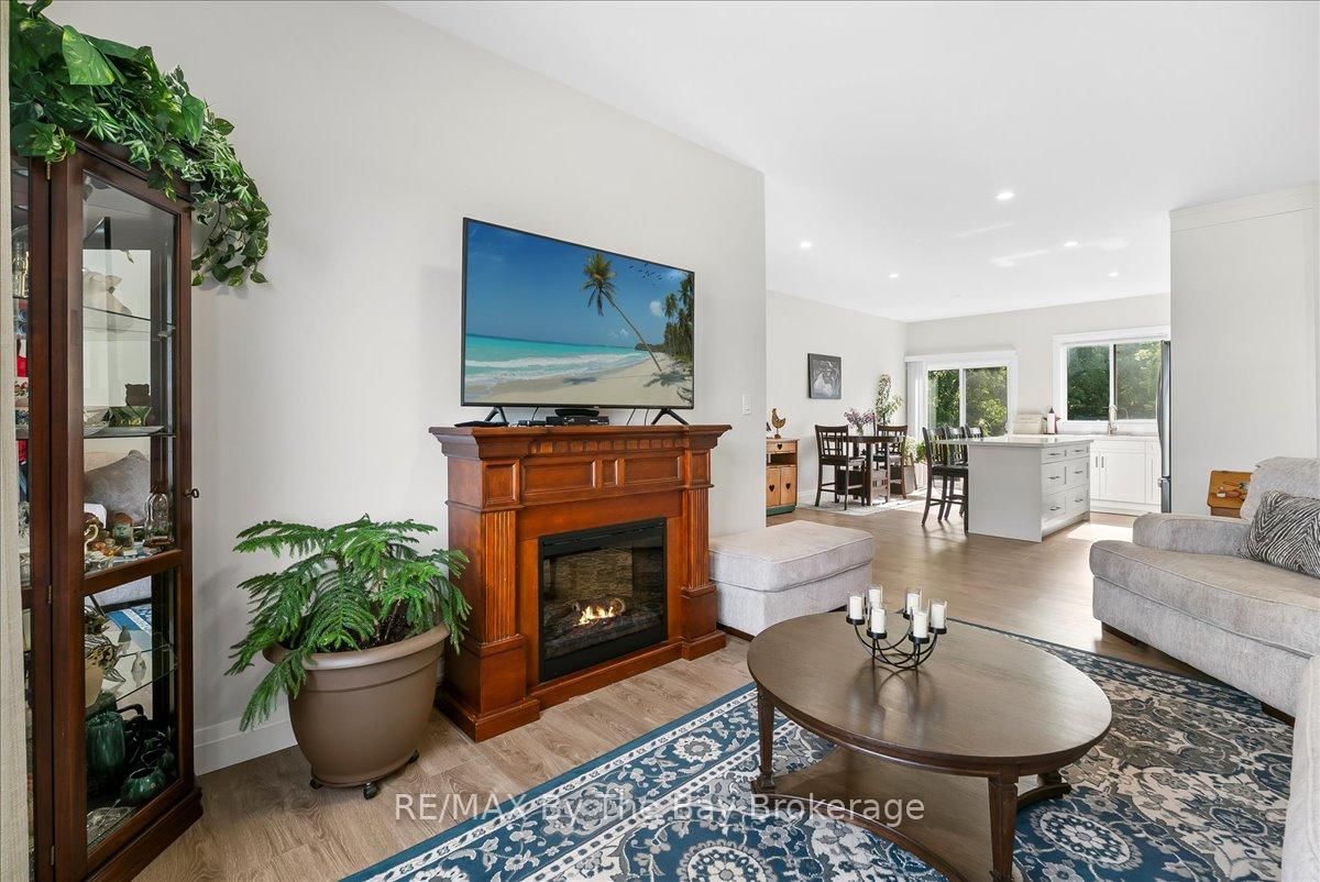 Detached House for sale at 146 Mary Street, Clearview, Ontario, L0M 1G0 - Creemore - MLS: S12778572