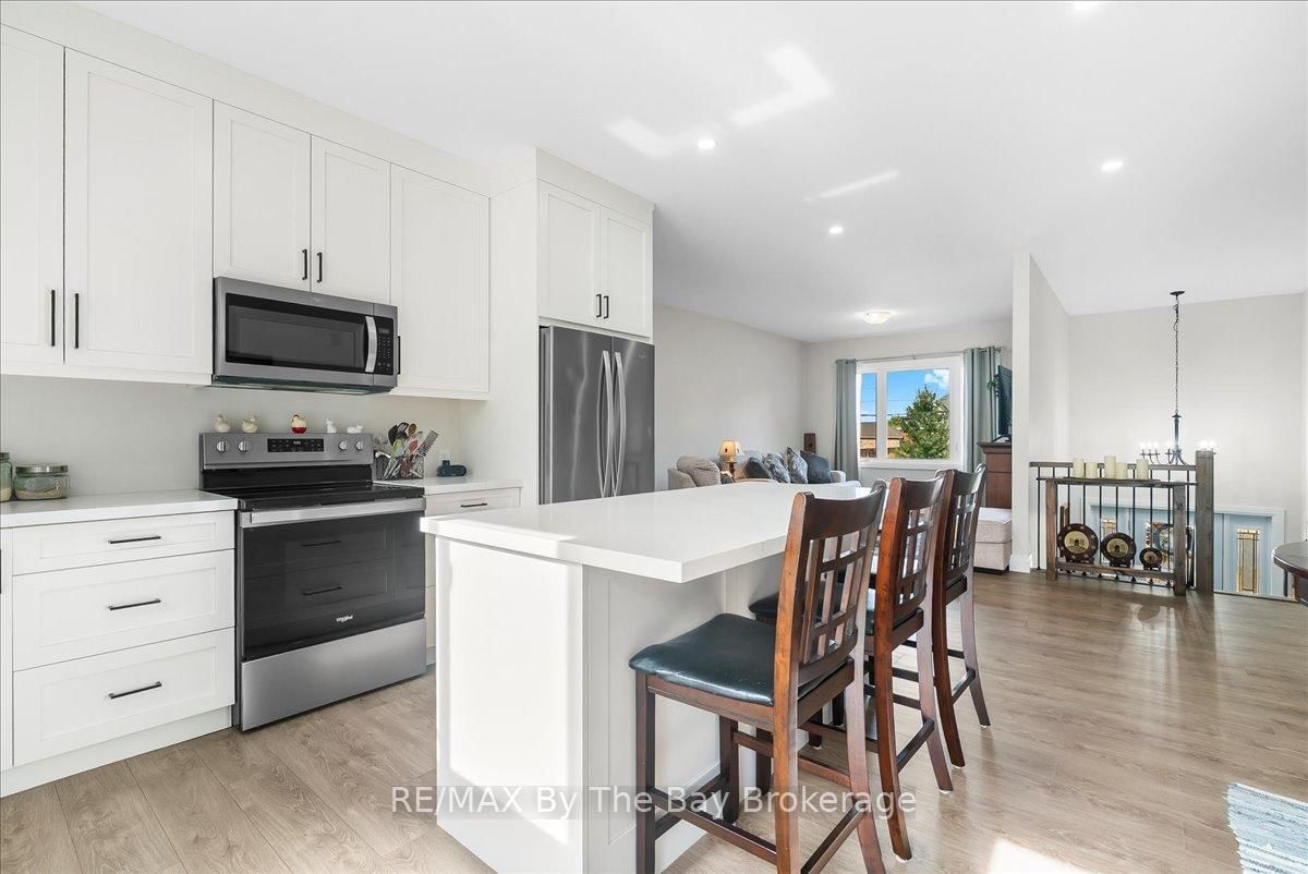 Detached House for sale at 146 Mary Street, Clearview, Ontario, L0M 1G0 - Creemore - MLS: S12778572