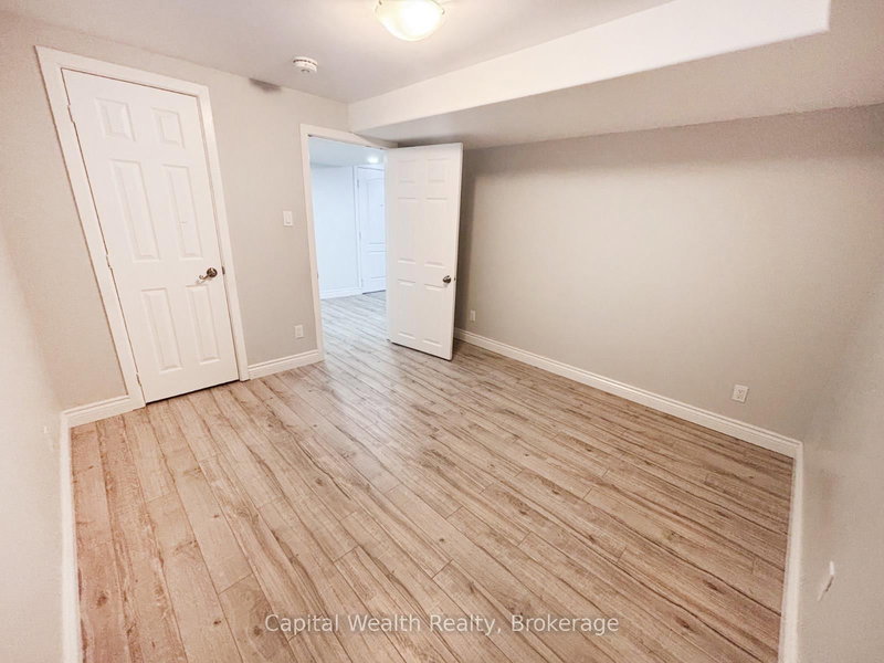 201 Hanmer St E, Barrie, L4M 6W7 | Image 2