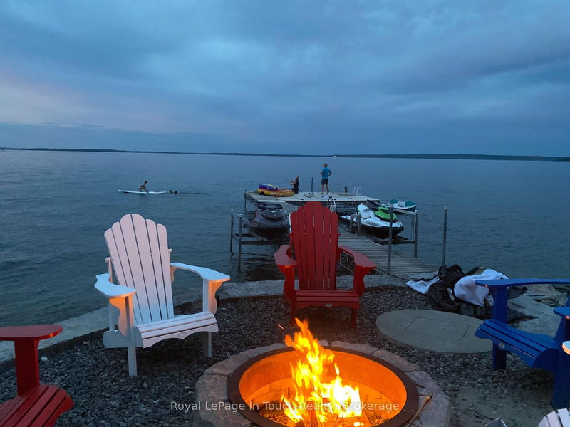 201 Sawlog Point Rd, Tiny, L9M 0B1 | Image 2