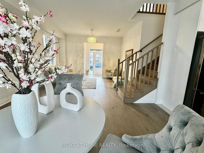 24 Tamworth Terr, Barrie, L9J 0L5 | Image 2