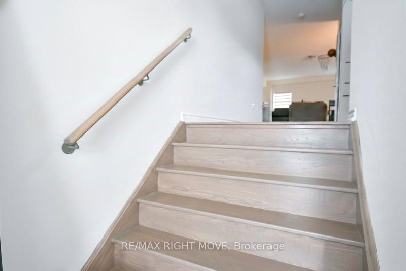 90 Atlantis Dr, Orillia, L3V 8L4 | Image 2