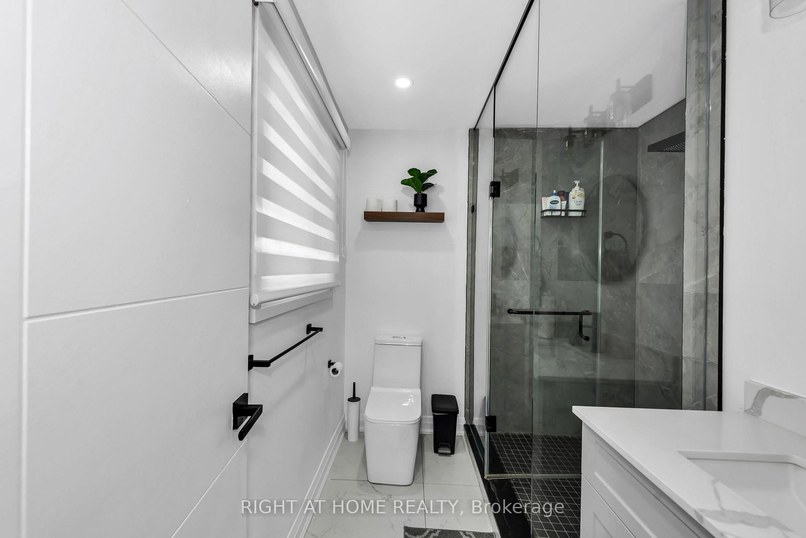 Detached House for sale at 5 Carol Road, Barrie, Ontario, L4N 3P6 - Allandale Heights - MLS: S12791316