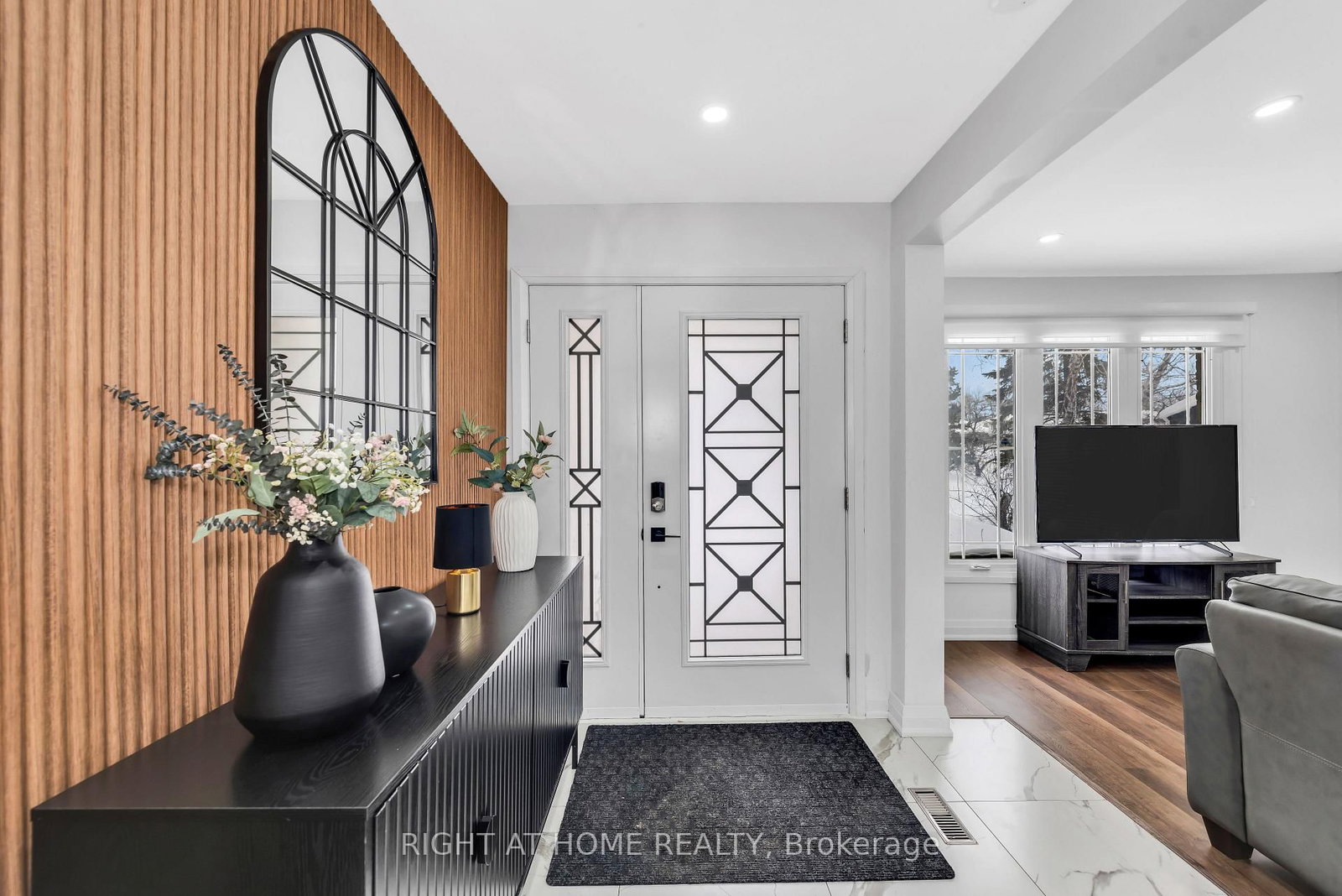 Detached House for sale at 5 Carol Road, Barrie, Ontario, L4N 3P6 - Allandale Heights - MLS: S12791316