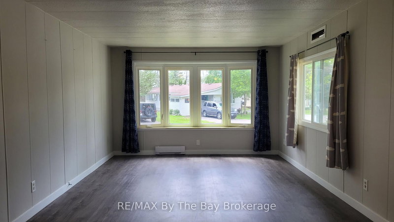 50 GEORGIAN GLEN Dr, Wasaga Beach, L9Z 1K7 | Image 2