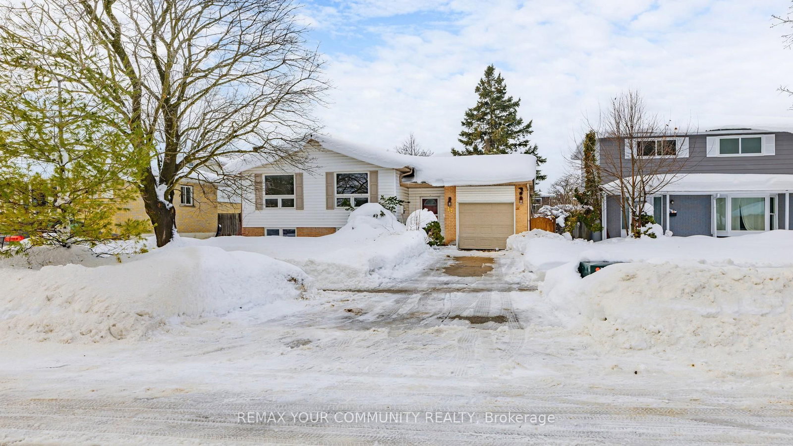 Detached House for sale at 14 Lonsdale Place, Barrie, Ontario, L4M 4J1 - Grove East - MLS: S12794142