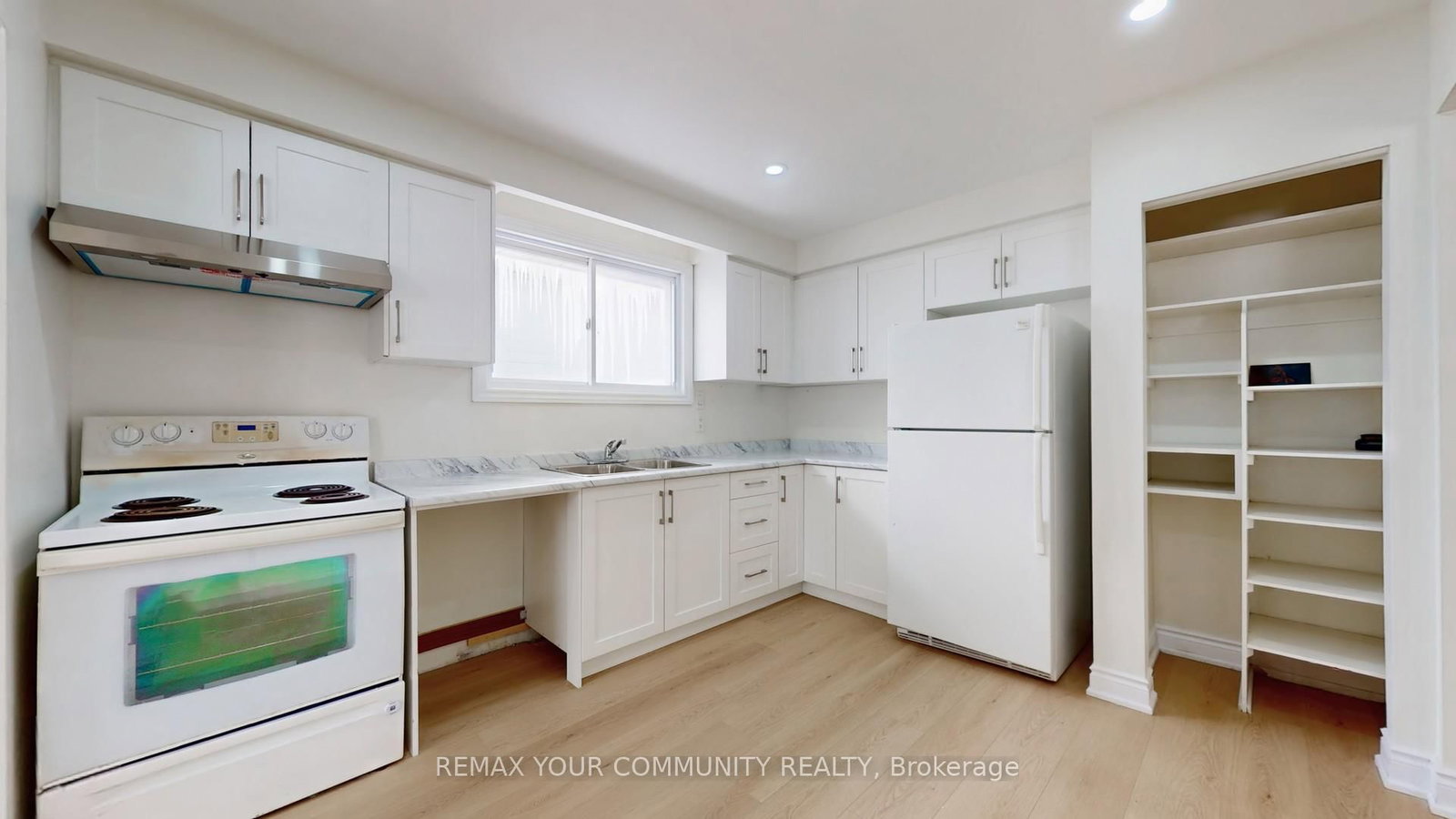 Detached House for sale at 14 Lonsdale Place, Barrie, Ontario, L4M 4J1 - Grove East - MLS: S12794142