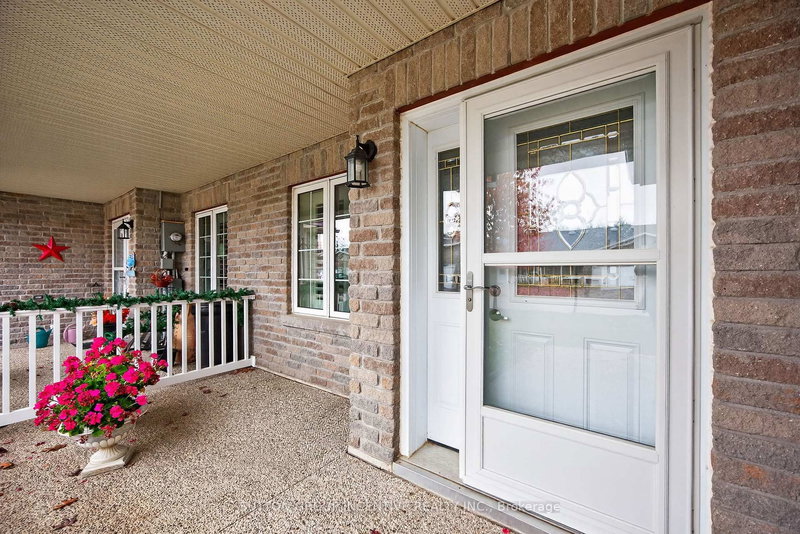 53 Clover Cres, Wasaga Beach, L9Z 0A4 | Image 2