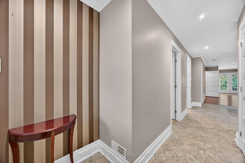 53 Clover Cres, Wasaga Beach, L9Z 0A4 | Image 3