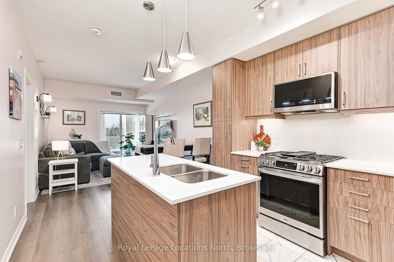 217 - 5 Spooner Cres, Collingwood, L9Y 1T3 | Image 2