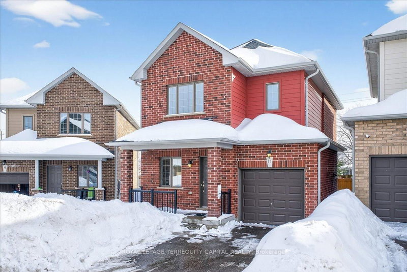 11 Bedford Estates Cres, Barrie, L4N 9K5 | Image 2