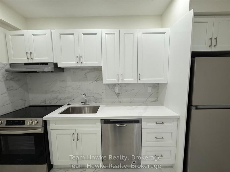 13 - 521 Bay St, Midland, L4R 1L2 | Image 3