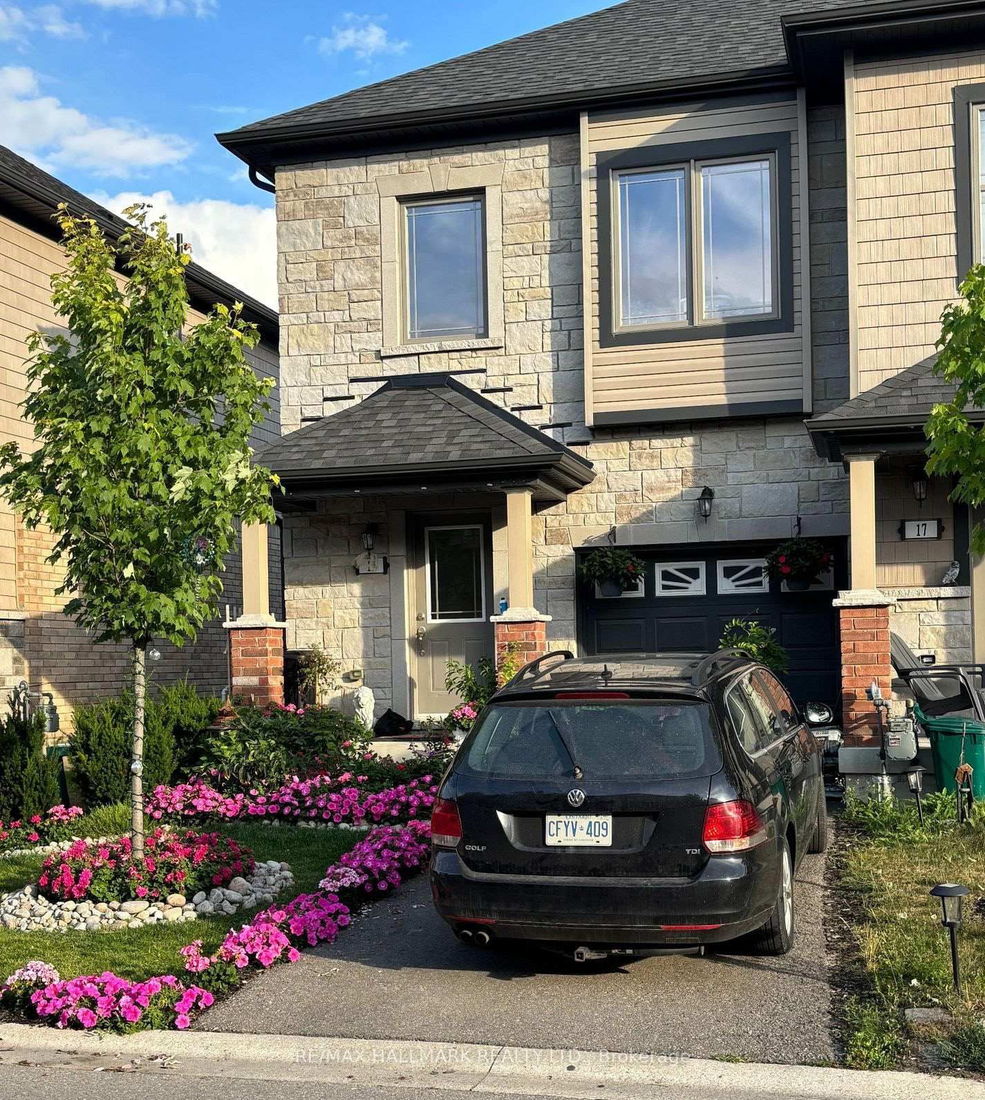 15 Deneb Street • Barrie, ON photo 1