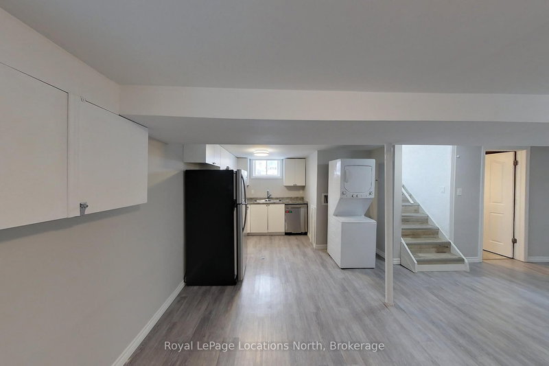 60 Gibbard Cres, Collingwood, L9Y 2C2 | Image 2