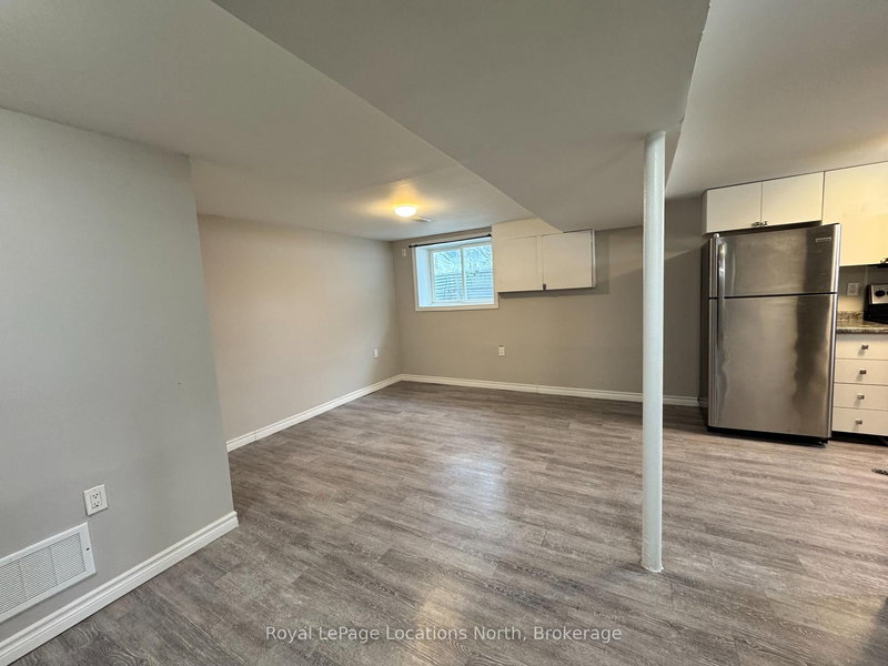 60 Gibbard Cres, Collingwood, L9Y 2C2 | Image 3