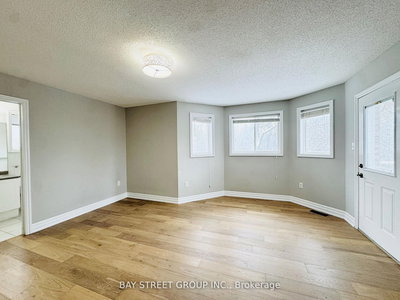 28 Shalom Way, Barrie, Ontario image-0-1