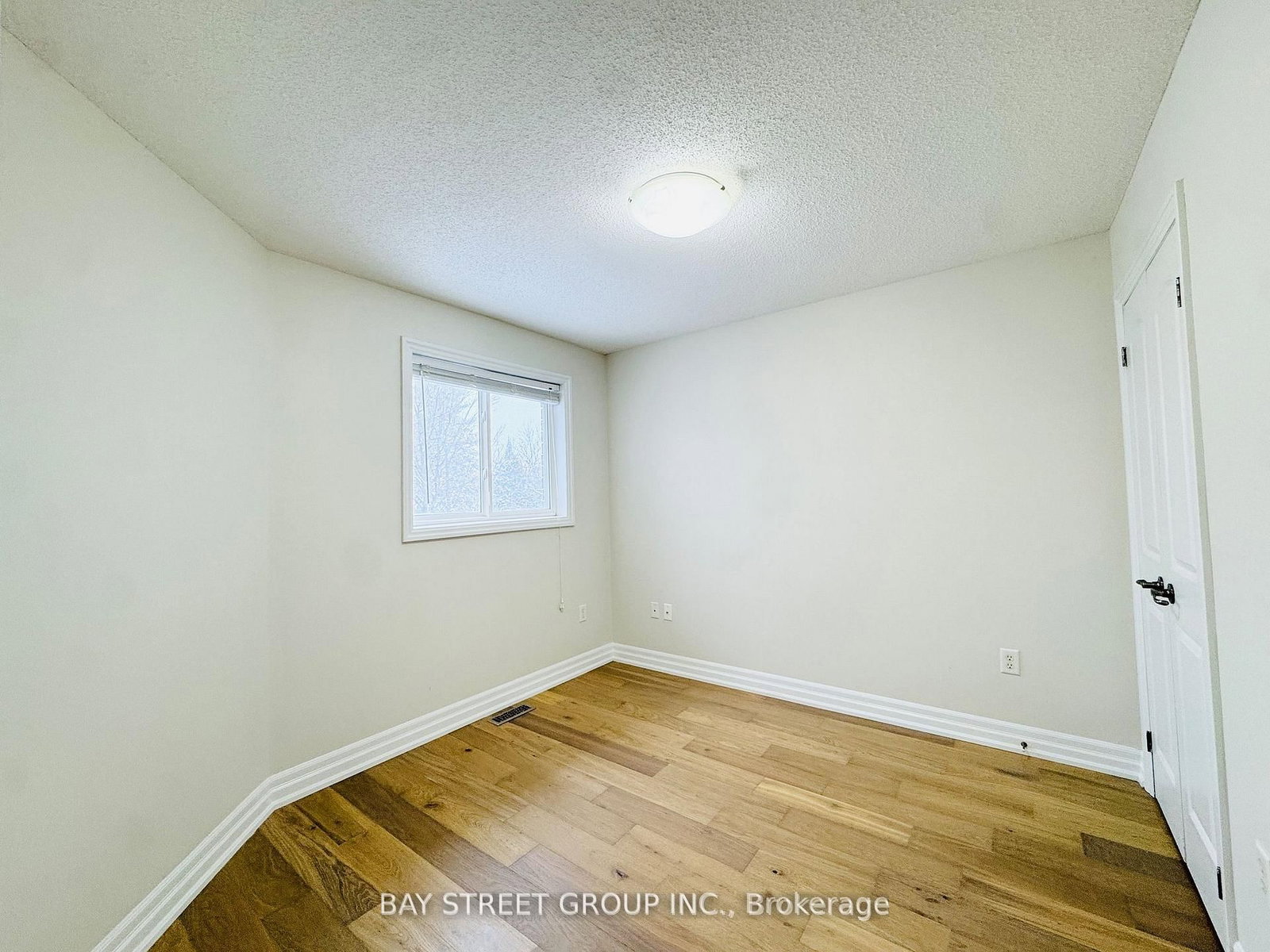 Detached House for sale at 28 Shalom Way, Barrie, Ontario, L4N 5X9 - Painswick South - MLS: S12819332