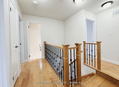 28 Shalom Way, Barrie, Ontario image-0-2