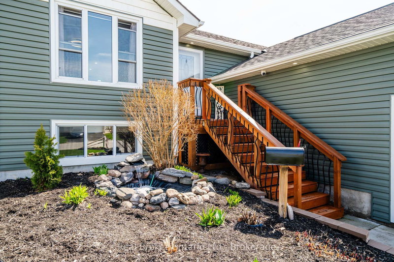 44 Byrnes Cres, Penetanguishene, L9M 1V9 | Image 2