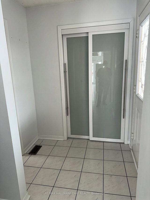 UPPER - 16 Cuthbert Street