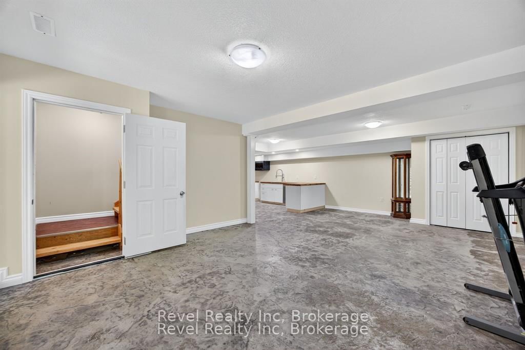 683 Lafontaine Road W