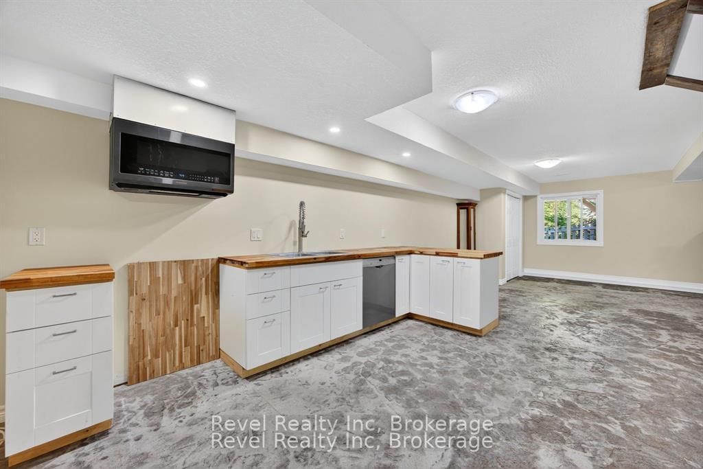 683 Lafontaine Road W