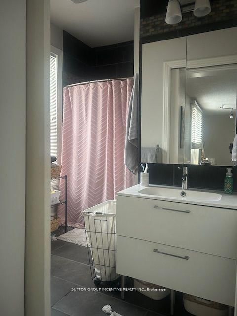 3 - 322 Codrington Street