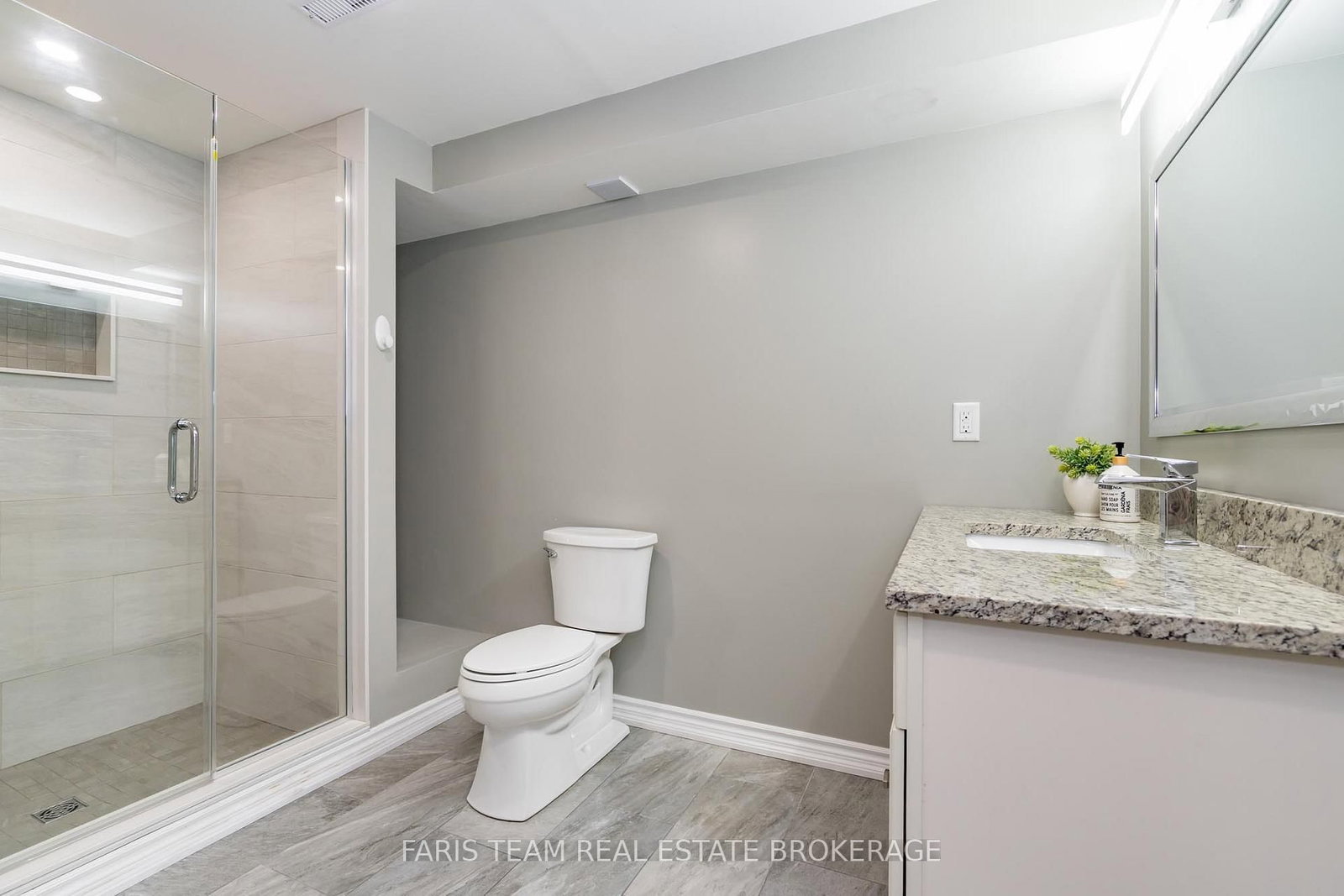 Detached House for sale at 6 Alana Drive, Springwater, Ontario, L9X 0S2 - Centre Vespra - MLS: S12826532