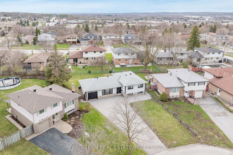 66 Peacock Lane, Barrie, L4N 3R9 | Image 2