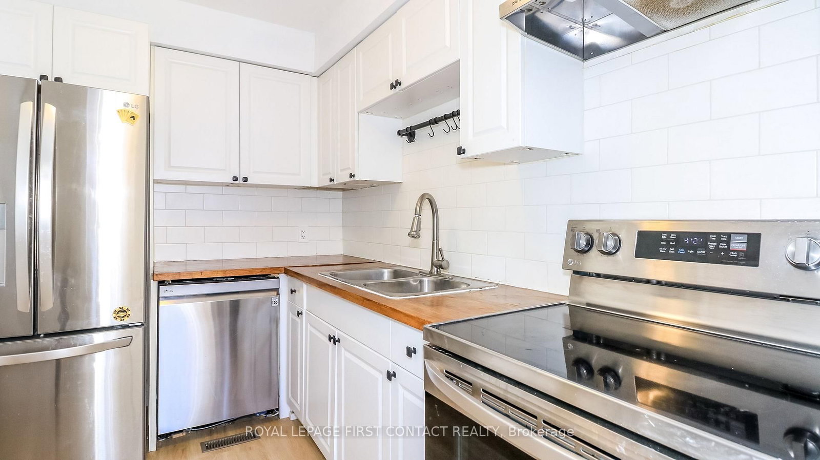 Townhouse for sale at Unit #10-261 Rose Street, Barrie, Ontario, L4M 2V3 - Wellington - MLS: S12833614