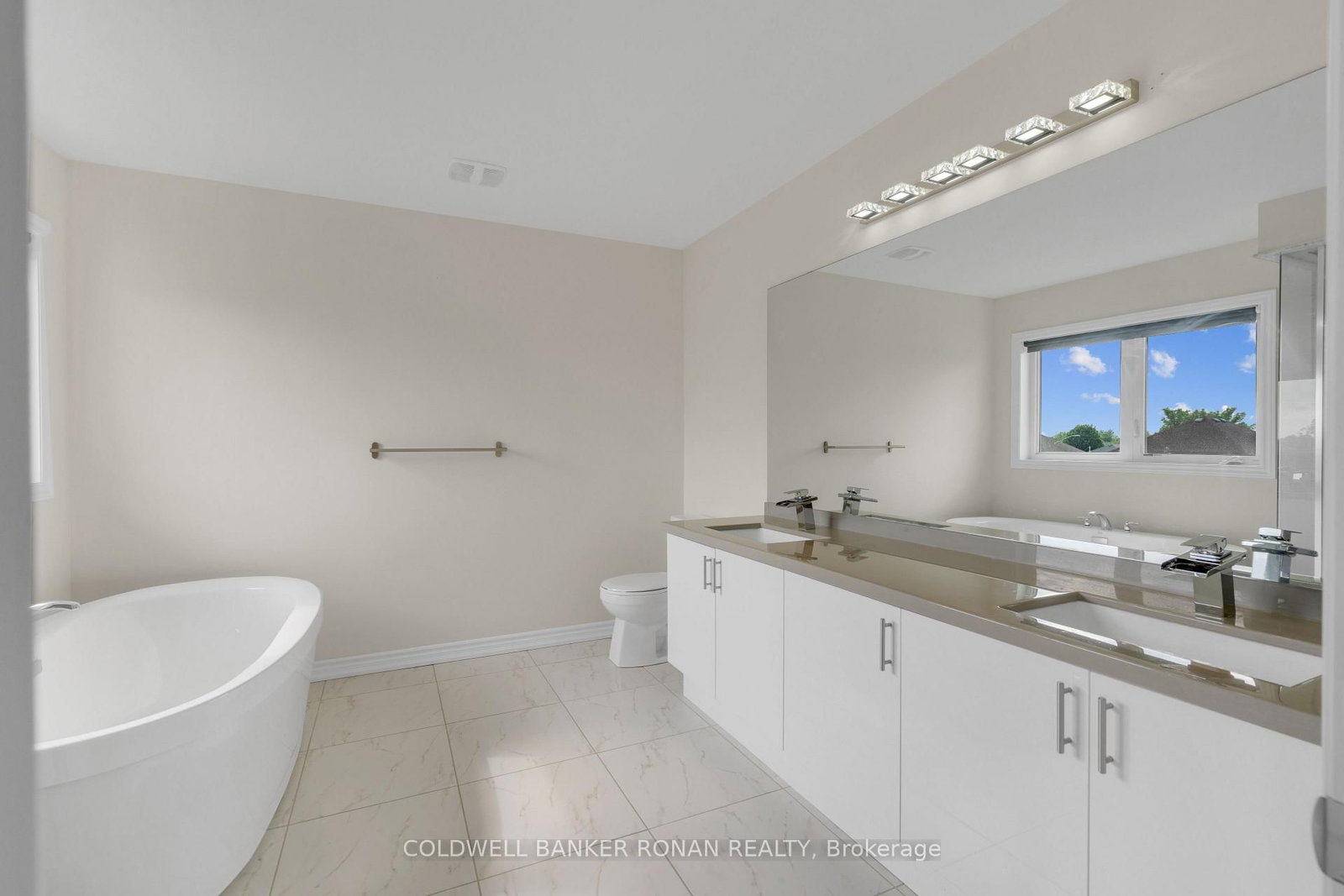 Detached House for sale at 203 Roy Drive, Clearview, Ontario, L0M 1S0 - Stayner - MLS: S12835368