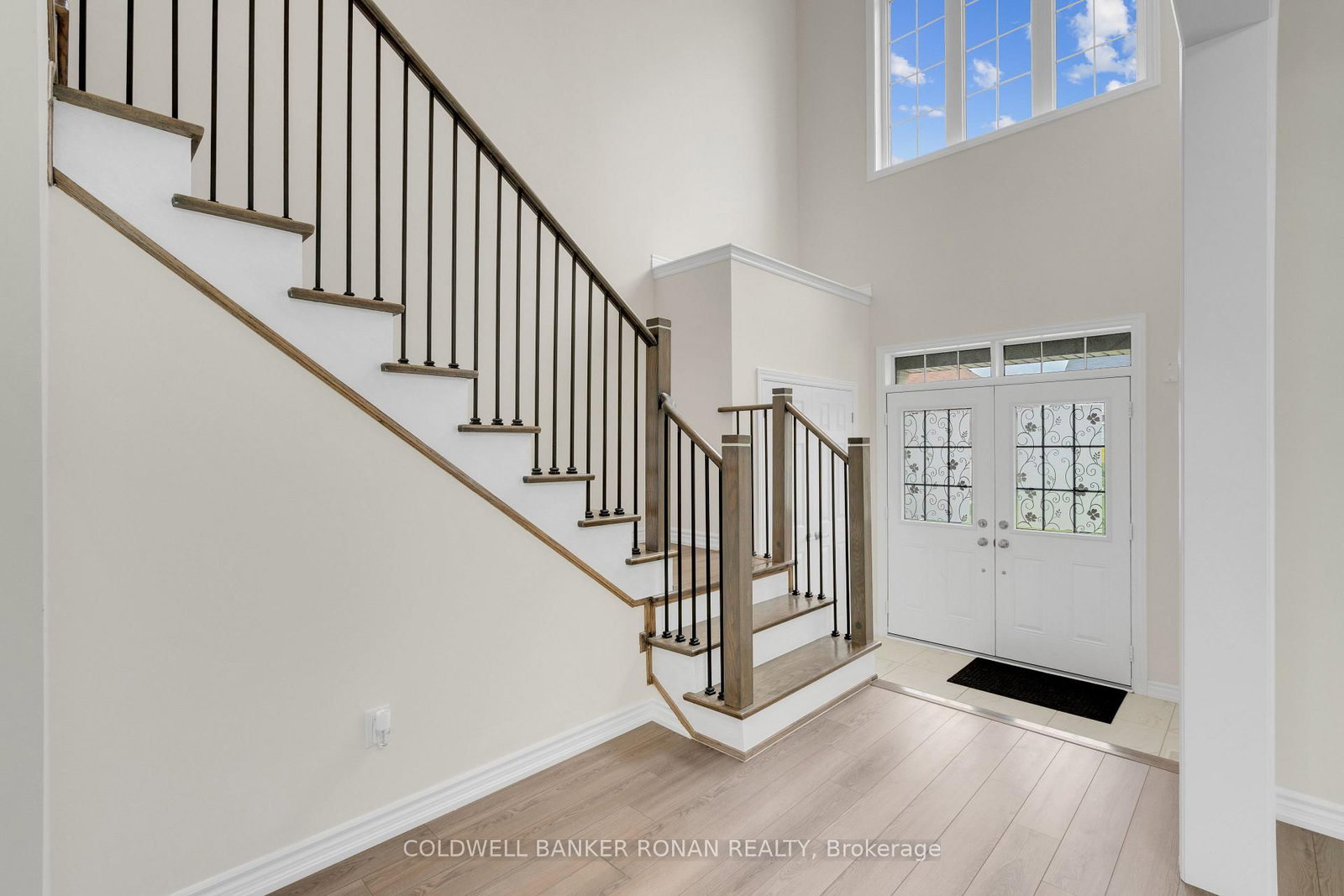 Detached House for sale at 203 Roy Drive, Clearview, Ontario, L0M 1S0 - Stayner - MLS: S12835368