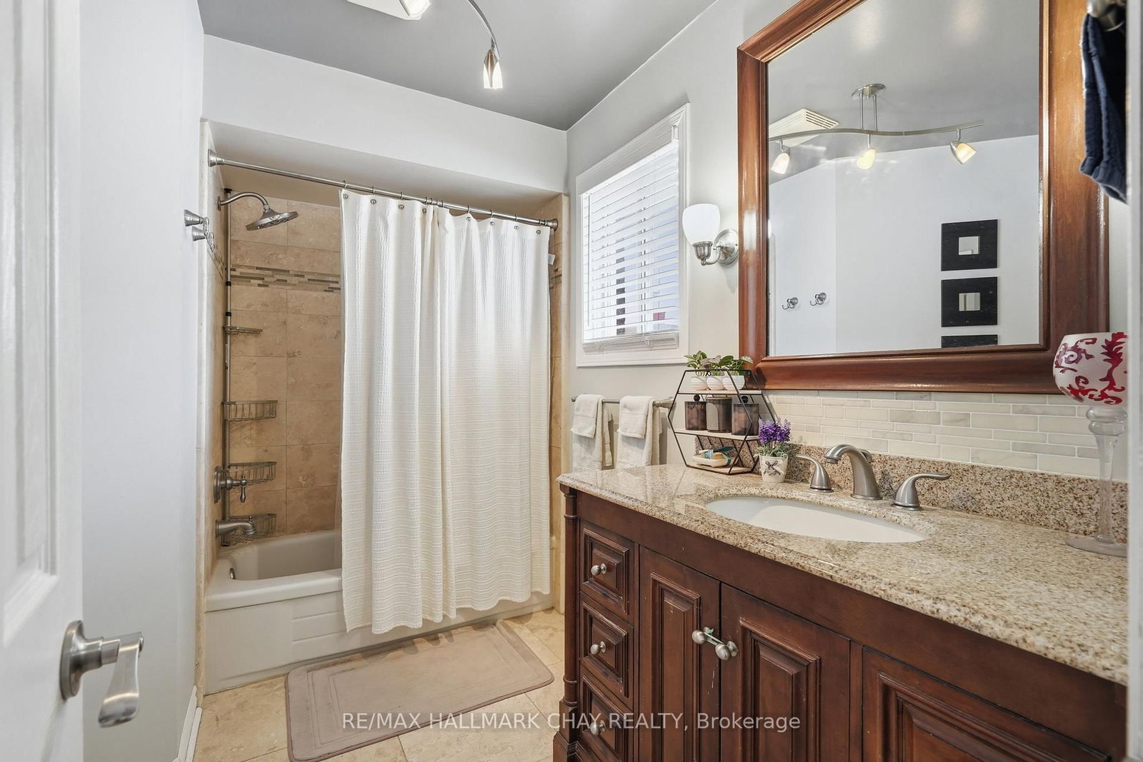 Detached House for sale at 9 Grasett Crescent, Barrie, Ontario, L4N 6Z8 - West Bayfield - MLS: S12837102