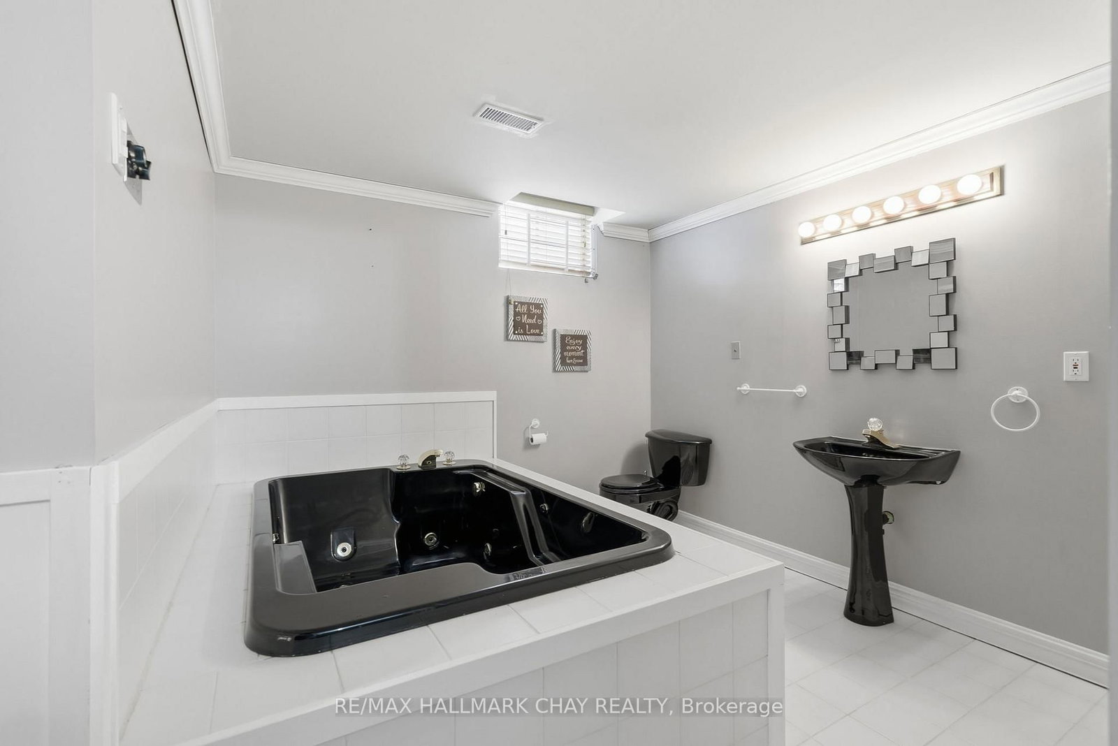 Detached House for sale at 9 Grasett Crescent, Barrie, Ontario, L4N 6Z8 - West Bayfield - MLS: S12837102