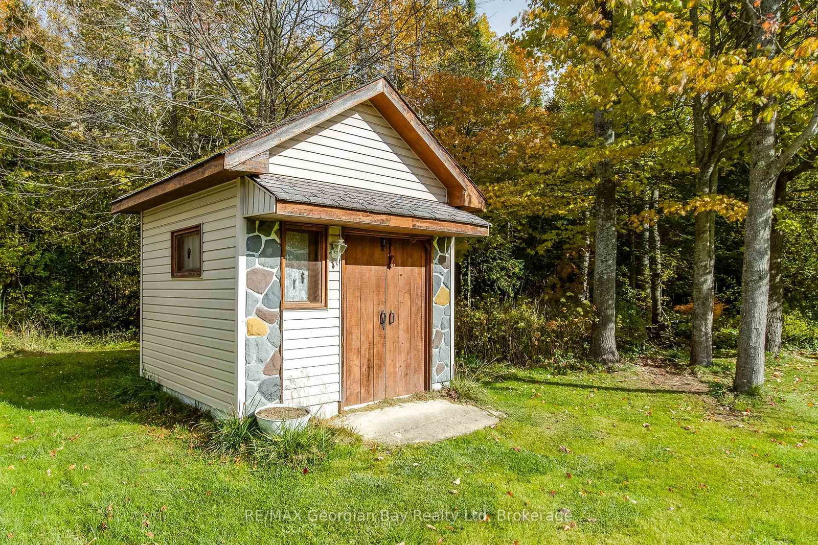 Detached House for sale at 69 Albert Avenue, Tiny, Ontario, L0L 2J0 - Rural Tiny - MLS: S12839214