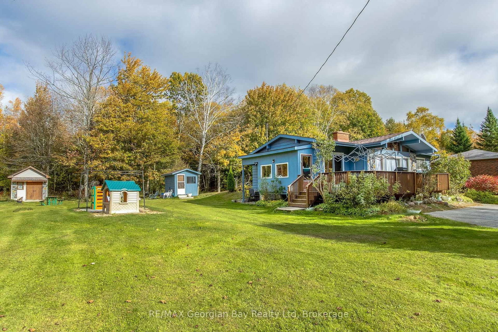 Detached House for sale at 69 Albert Avenue, Tiny, Ontario, L0L 2J0 - Rural Tiny - MLS: S12839214