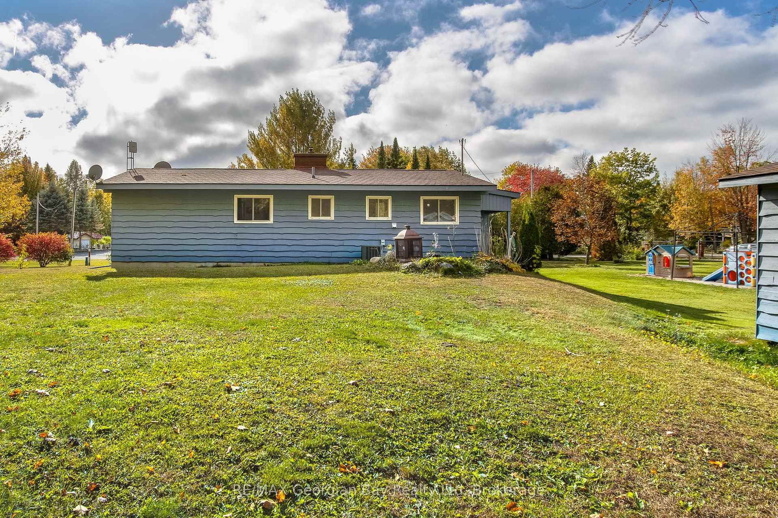 Detached House for sale at 69 Albert Avenue, Tiny, Ontario, L0L 2J0 - Rural Tiny - MLS: S12839214