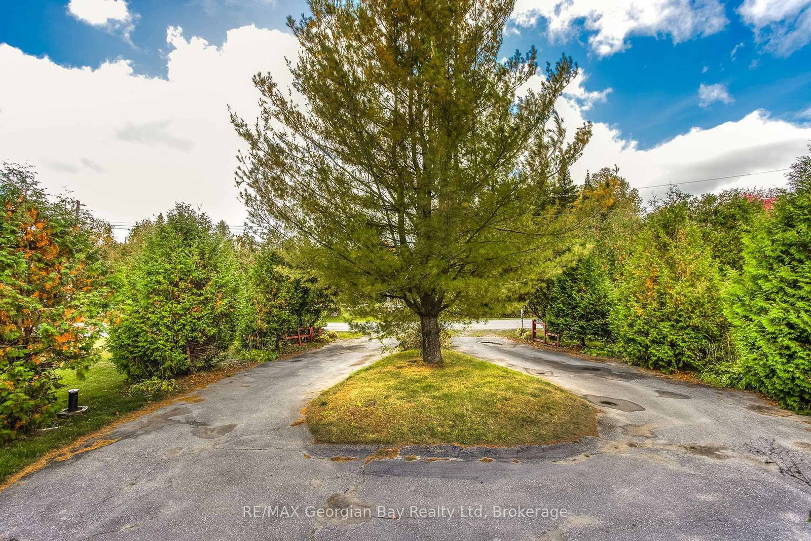 Detached House for sale at 69 Albert Avenue, Tiny, Ontario, L0L 2J0 - Rural Tiny - MLS: S12839214