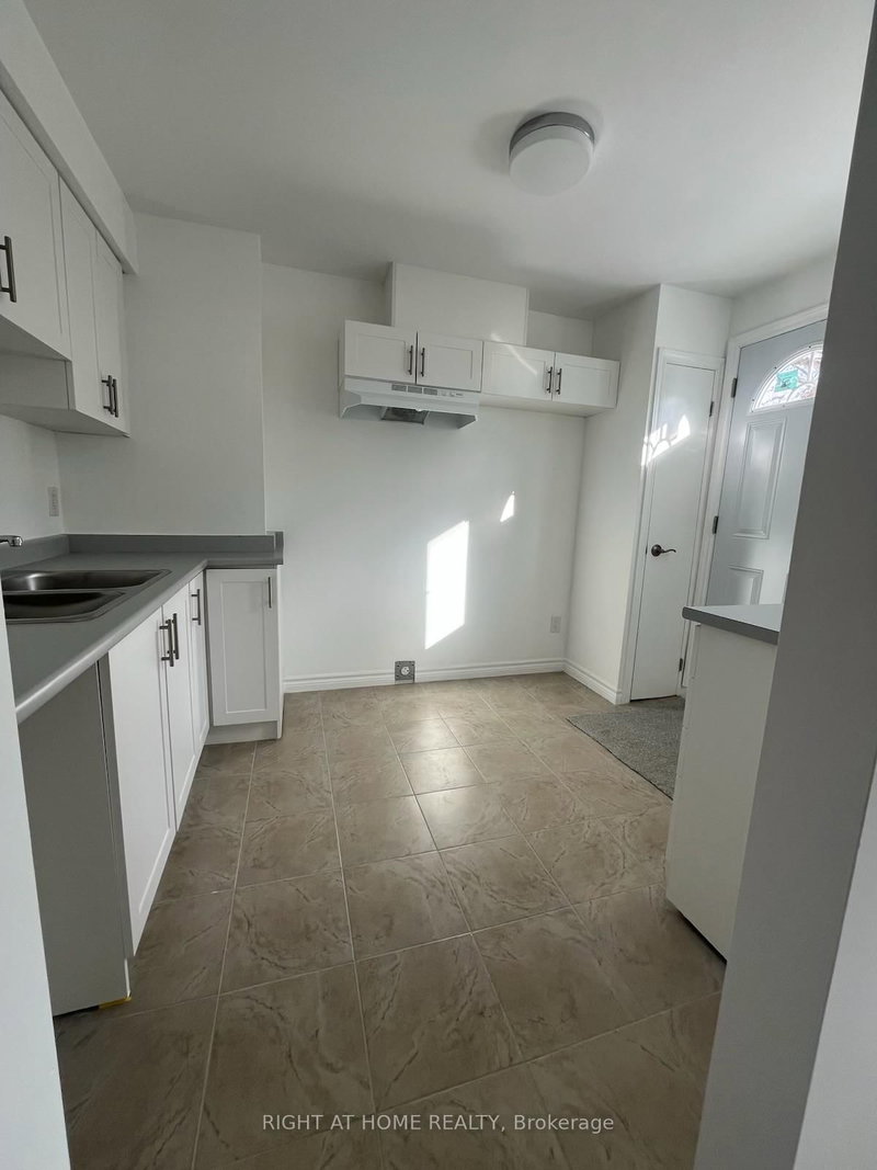 E3 - 63 Ferris Lane, Barrie, L4M 5C4 | Image 2