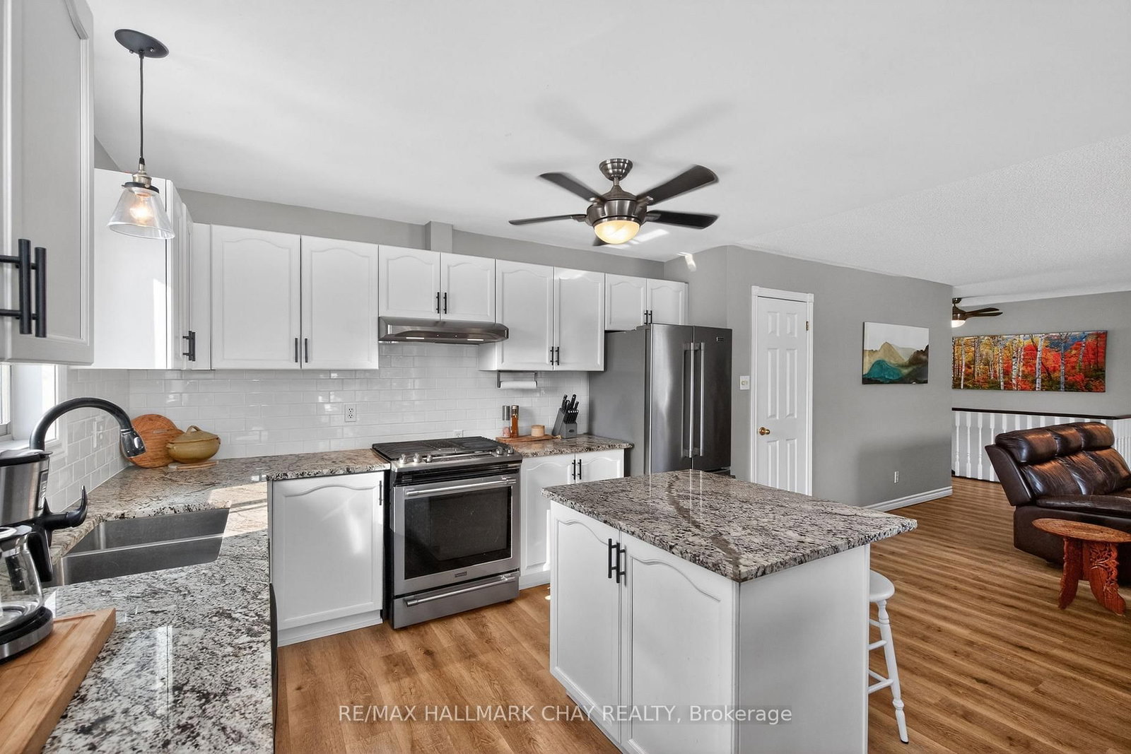 Listing Image 7